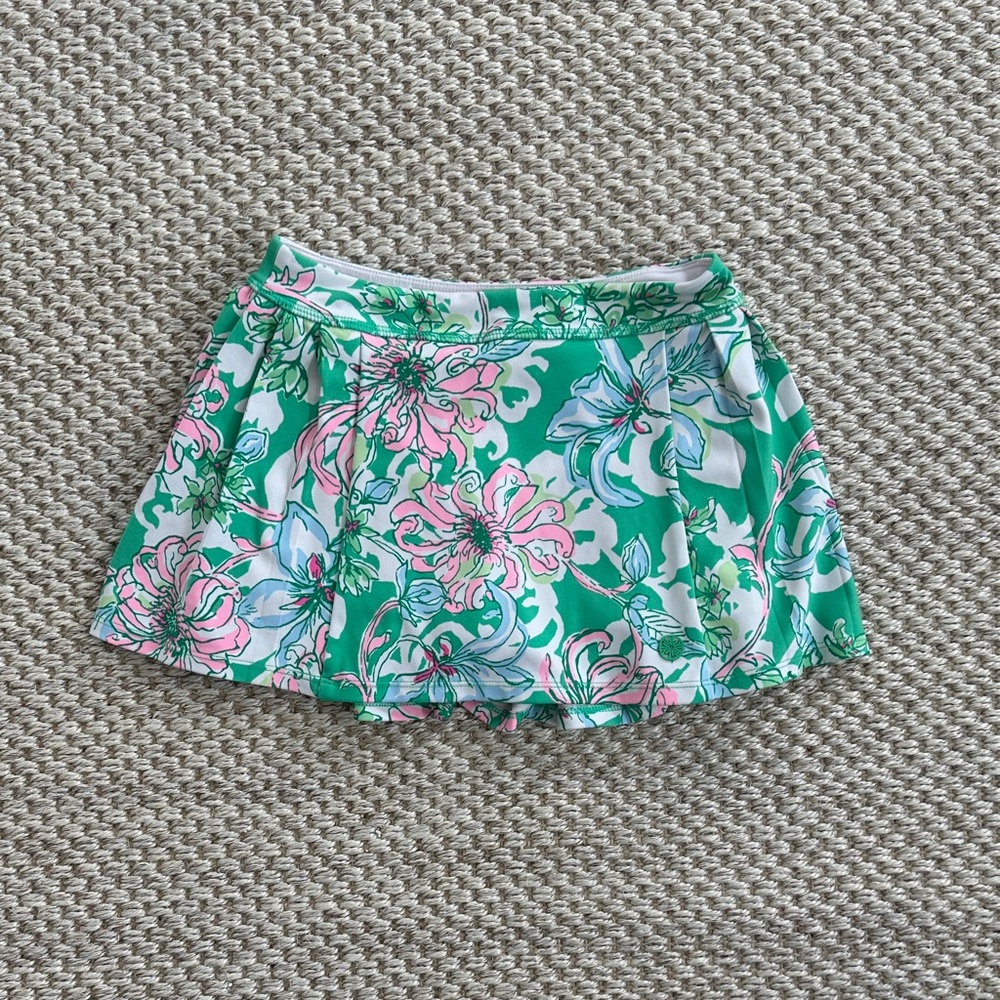 Lilly Pulitzer Luxletic Skirt with Green and Pink Floral Design, Medium (7-8)